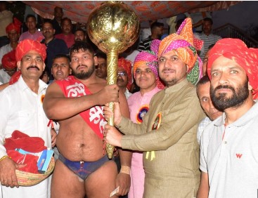 हिमाचल के बलद्वारा में आयोजित कुश्ती दंगल में बेहतरीन प्रदर्शन करते हुए पुष्पेंद्र मलिक ने जीता हिंद केसरी का खिताब