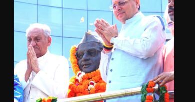 मुख्यमंत्री धामी ने हेमवती नंदन बहुगुणा की जयंती पर दी श्रद्धांजलि