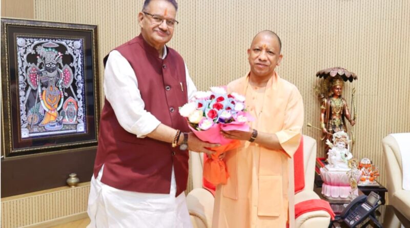 कृषि मंत्री गणेश जोशी ने उत्तर प्रदेश के मुख्यमंत्री योगी आदित्यनाथ से की शिष्टाचार भेंट