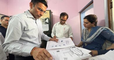 सब-रजिस्ट्रार कार्यालय में डीएम का औचक निरीक्षण, स्टांप चोरी और अवैध रजिस्ट्रियों का हुआ खुलासा