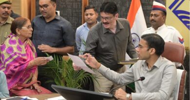 जन दर्शन में उमड़ी फरियादियों की भीड़, डीएम सविन बंसल ने सुनीं 300 से ज्यादा शिकायतें
