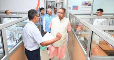 इलेक्ट्रिक स्कूटर से उपनल मुख्यालय पहुंचे मंत्री गणेश जोशी, किया औचक निरीक्षण