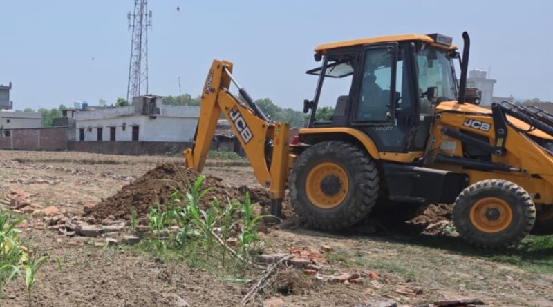 एमडीडीए की सख्त कार्रवाई, तीन बीघा भूमि पर विकसित की जा रही अवैध प्लॉटिंग ध्वस्त