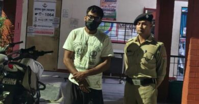 शराब पीकर सड़क पर हंगामा करने वाला कार चालक गिरफ्तार, वाहन सीज