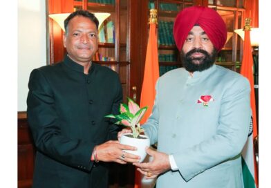 राज्यपाल से मिले मुख्य विकास अधिकारी अरविंद कुमार पांडेय