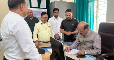 स्वास्थ्य मंत्री सुबोध उनियाल ने किया गरमपानी सामुदायिक स्वास्थ्य केंद्र का औचक निरीक्षण