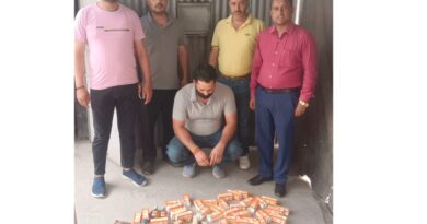 आबकारी विभाग की बड़ी कार्रवाई, दो ठिकानों से अवैध शराब बरामद, दो गिरफ्तार