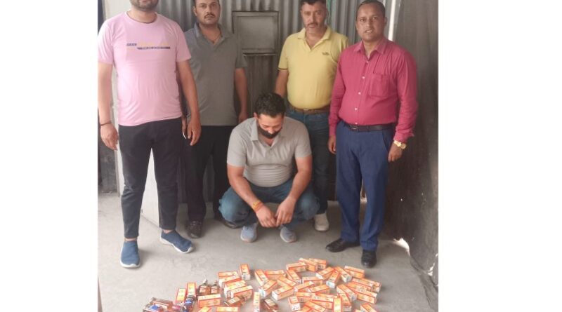 आबकारी विभाग की बड़ी कार्रवाई, दो ठिकानों से अवैध शराब बरामद, दो गिरफ्तार
